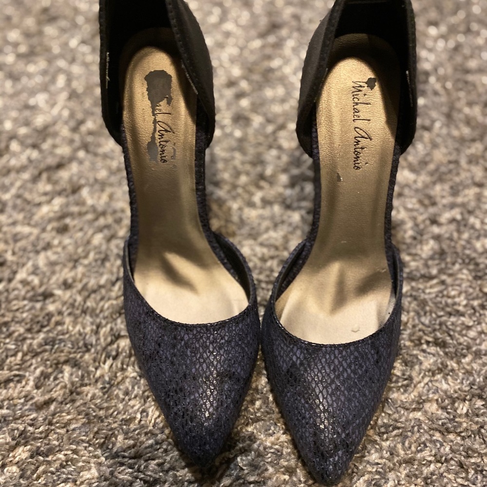 CUTE SNAKESKIN HEELS